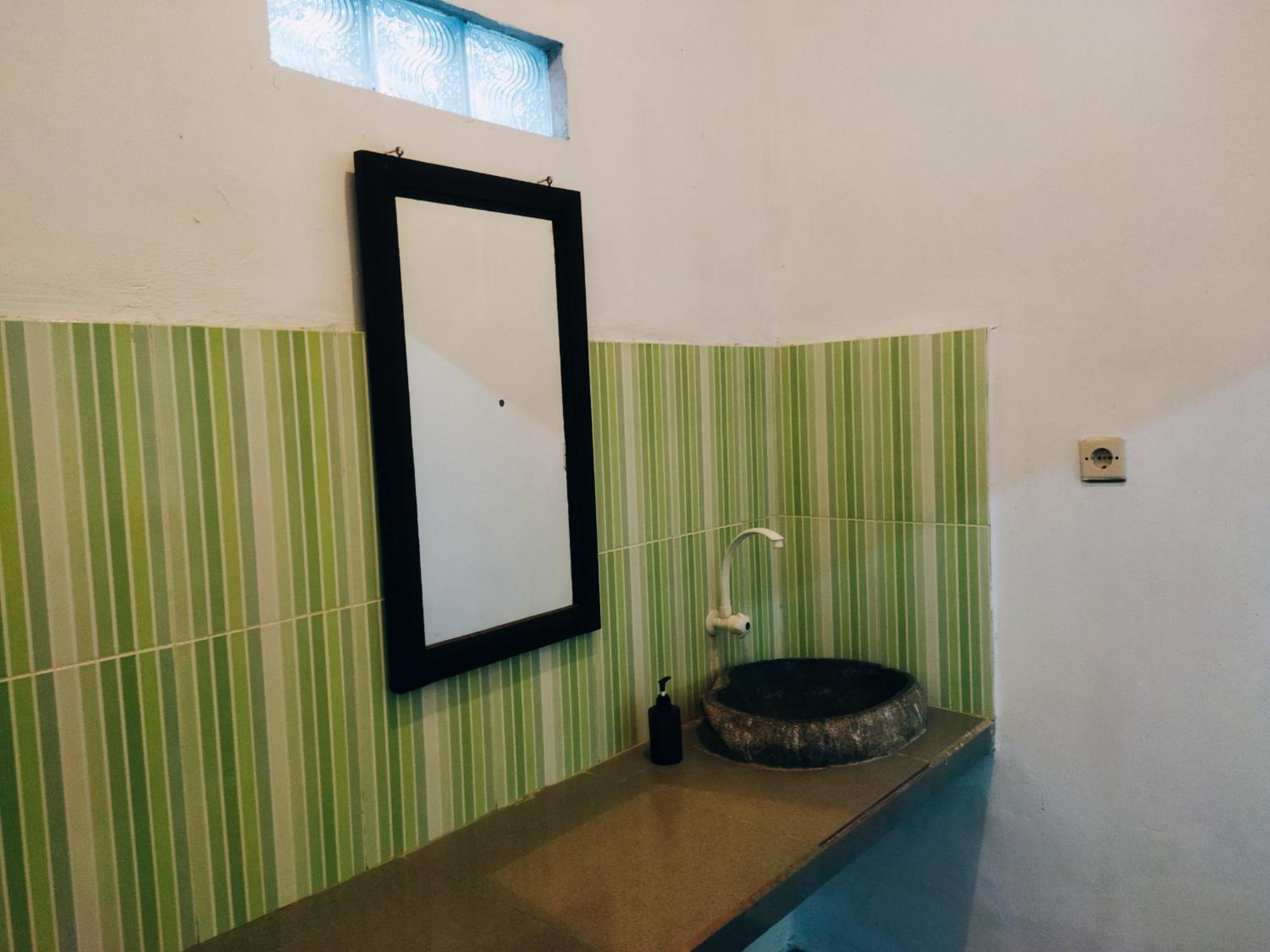 Balengku Homestay กิลิไอร์ ภายนอก รูปภาพ