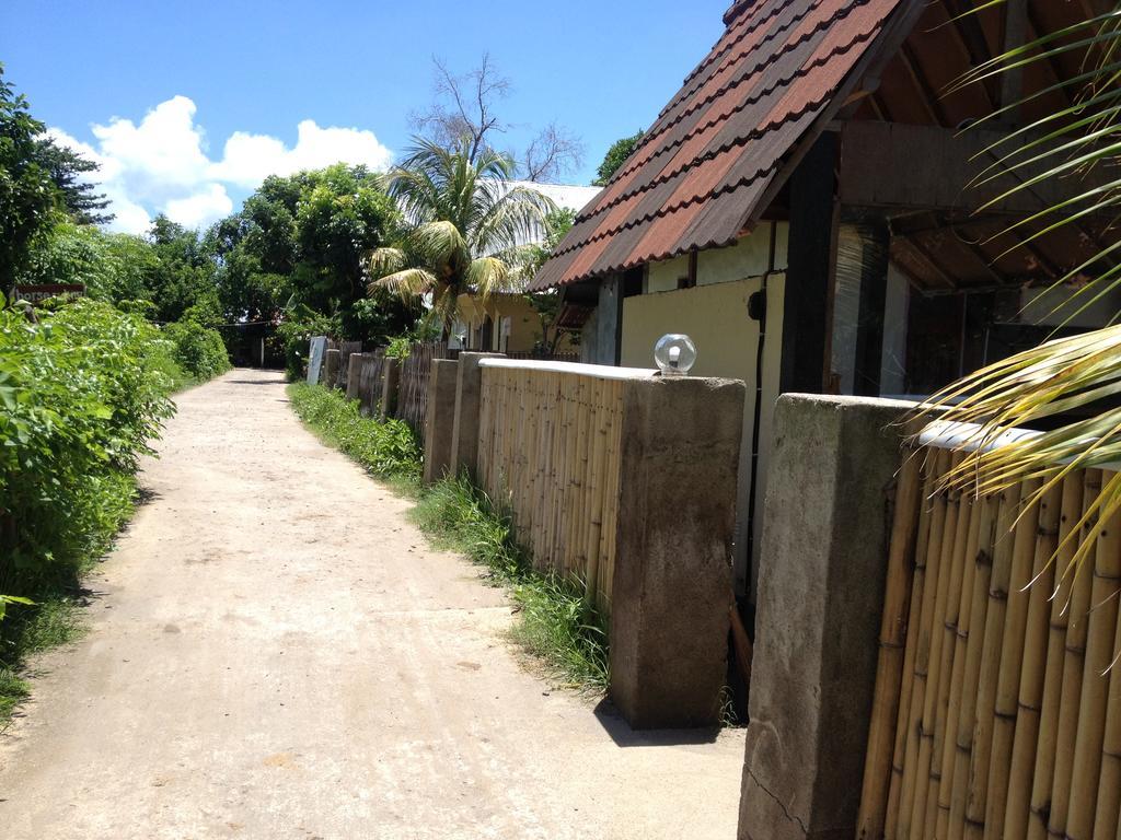 Balengku Homestay กิลิไอร์ ภายนอก รูปภาพ